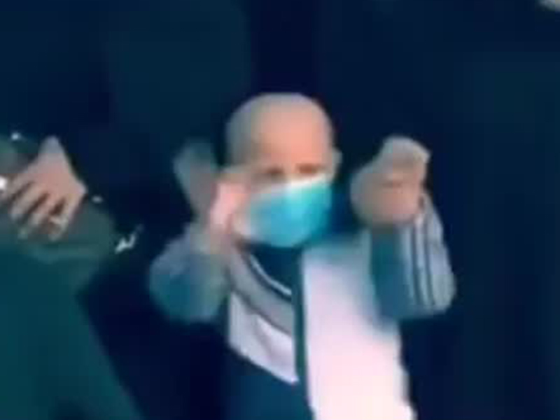 اضغط لمشاهدة الفيديو: فرحة طفل مباراة الفيصلي والحزم بعد فوزه بسيارة